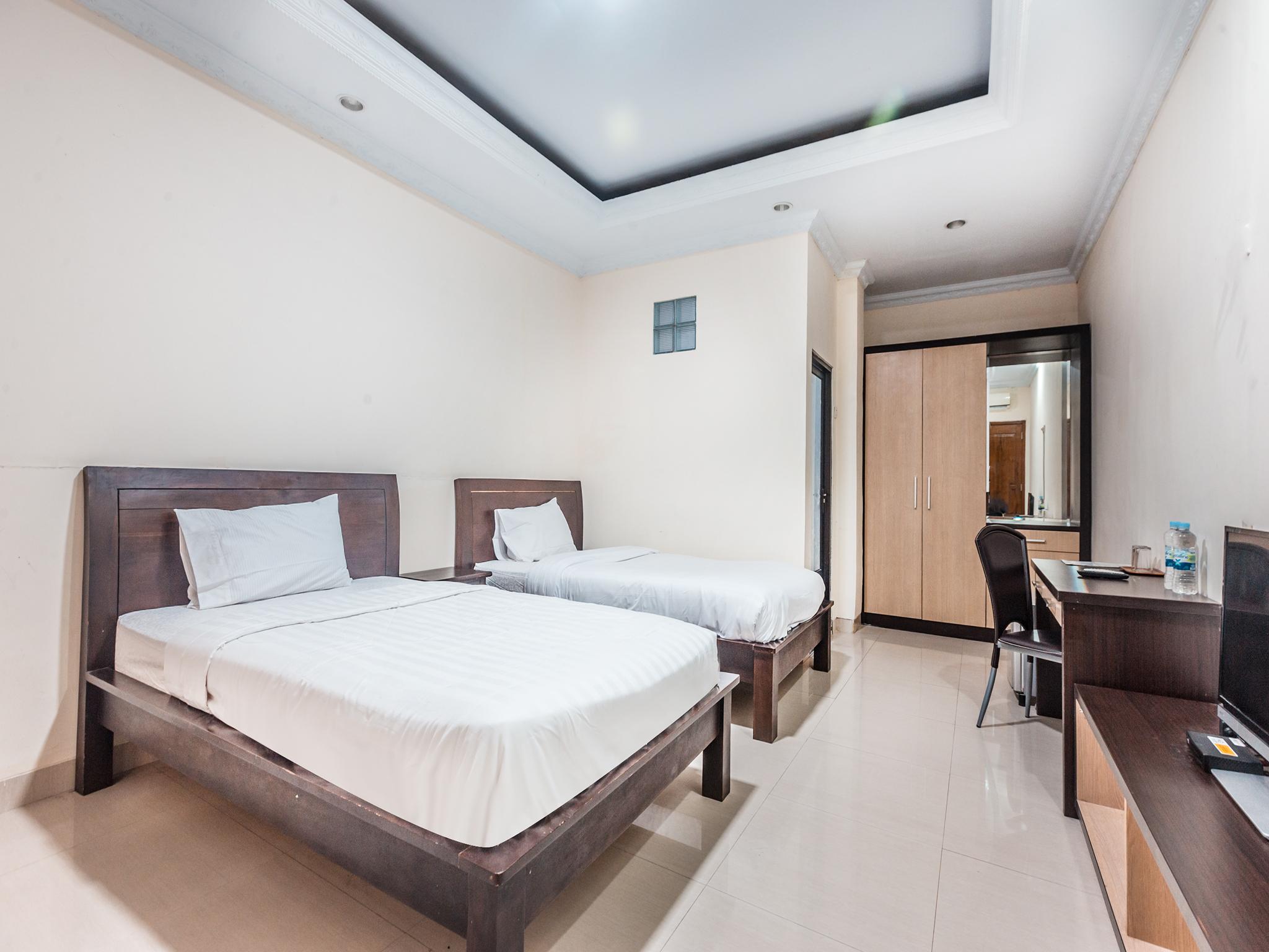 Oyo 1667 Wisma Lux Barkah Jakarta Exterior foto