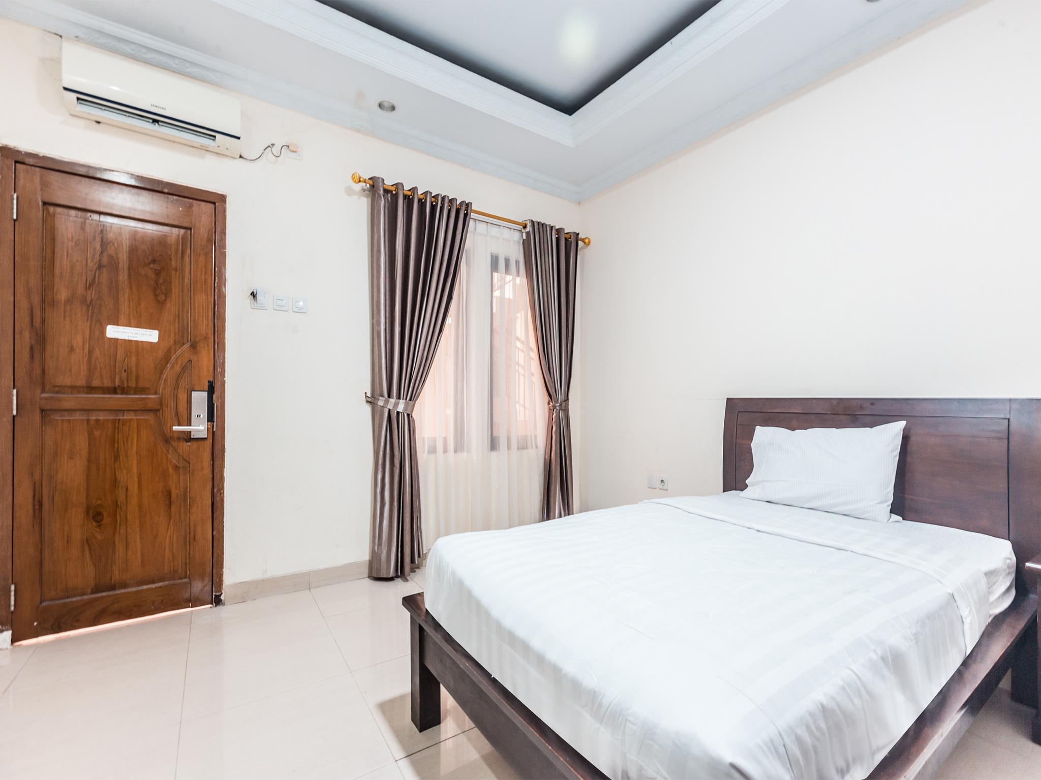 Oyo 1667 Wisma Lux Barkah Jakarta Exterior foto