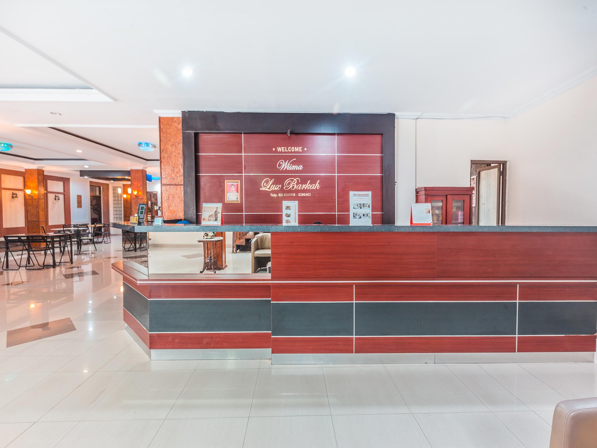 Oyo 1667 Wisma Lux Barkah Jakarta Exterior foto