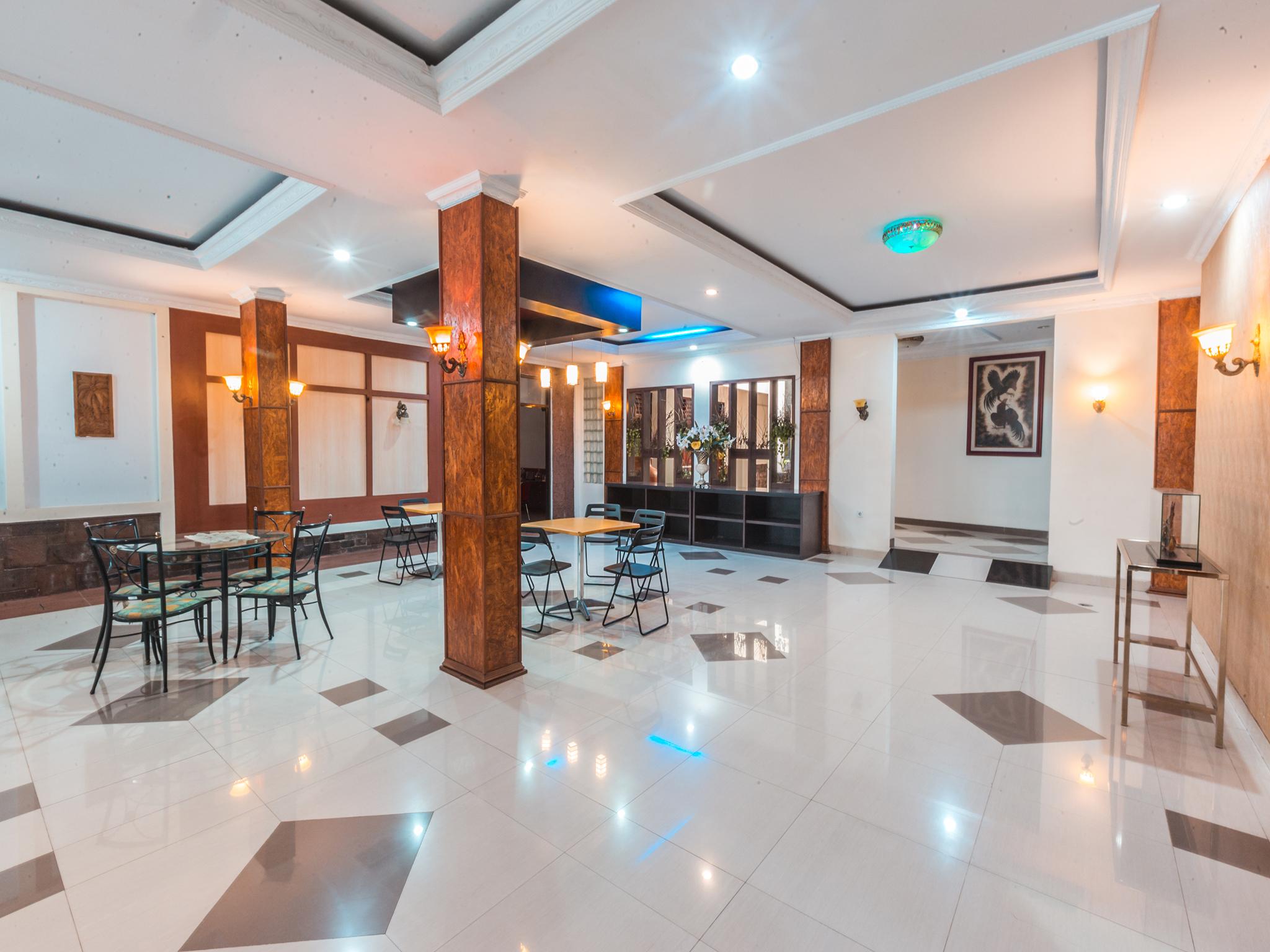 Oyo 1667 Wisma Lux Barkah Jakarta Exterior foto